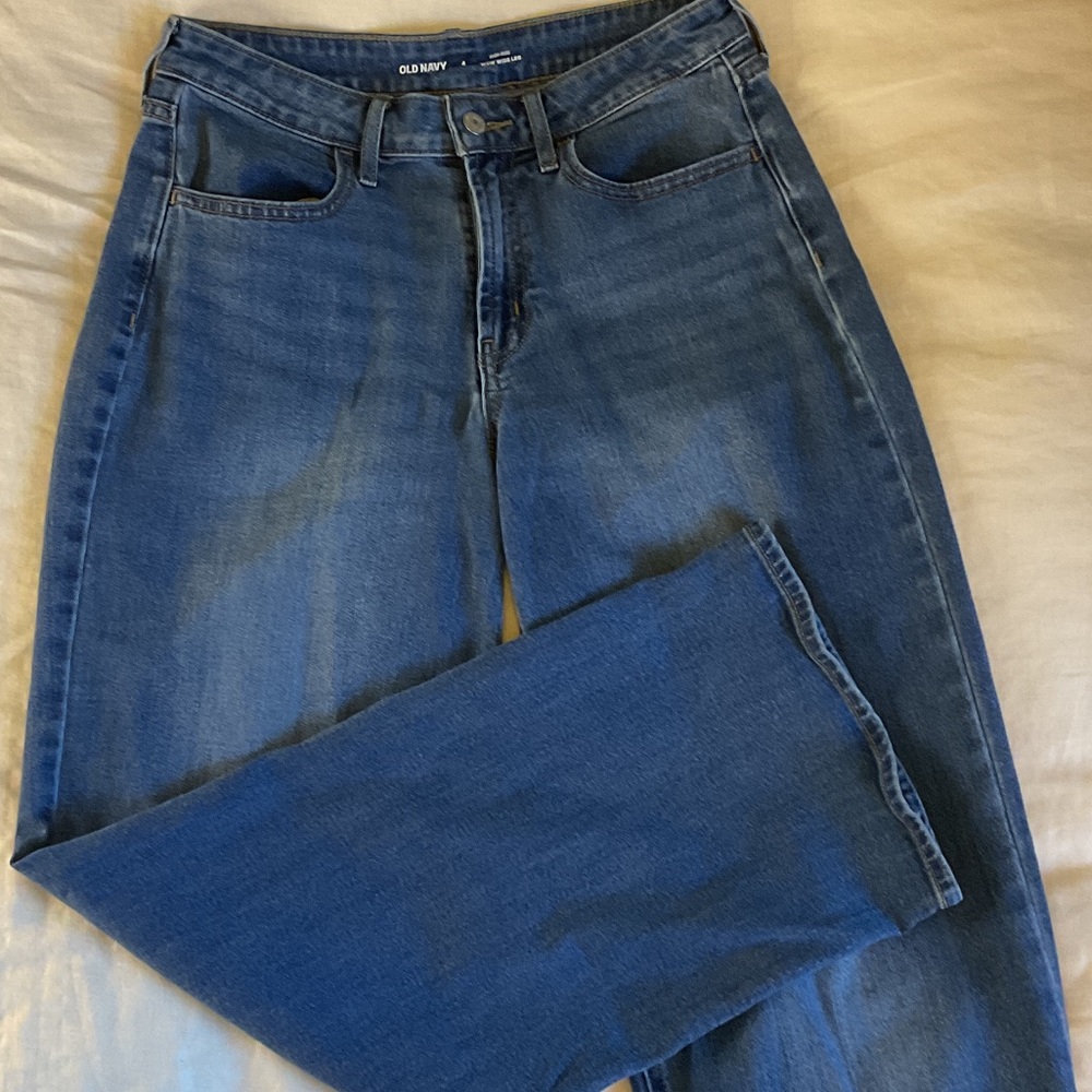 Old Navy Wide Leg Flared Jeans in Medium Blue